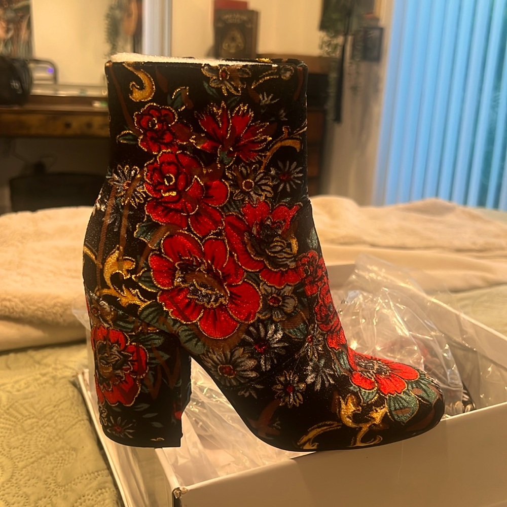 Steve Madden Gaze Red Multi